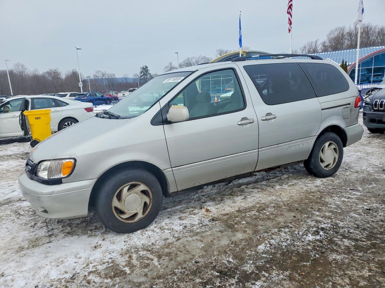 TOYOTA SIENNA LE 2002