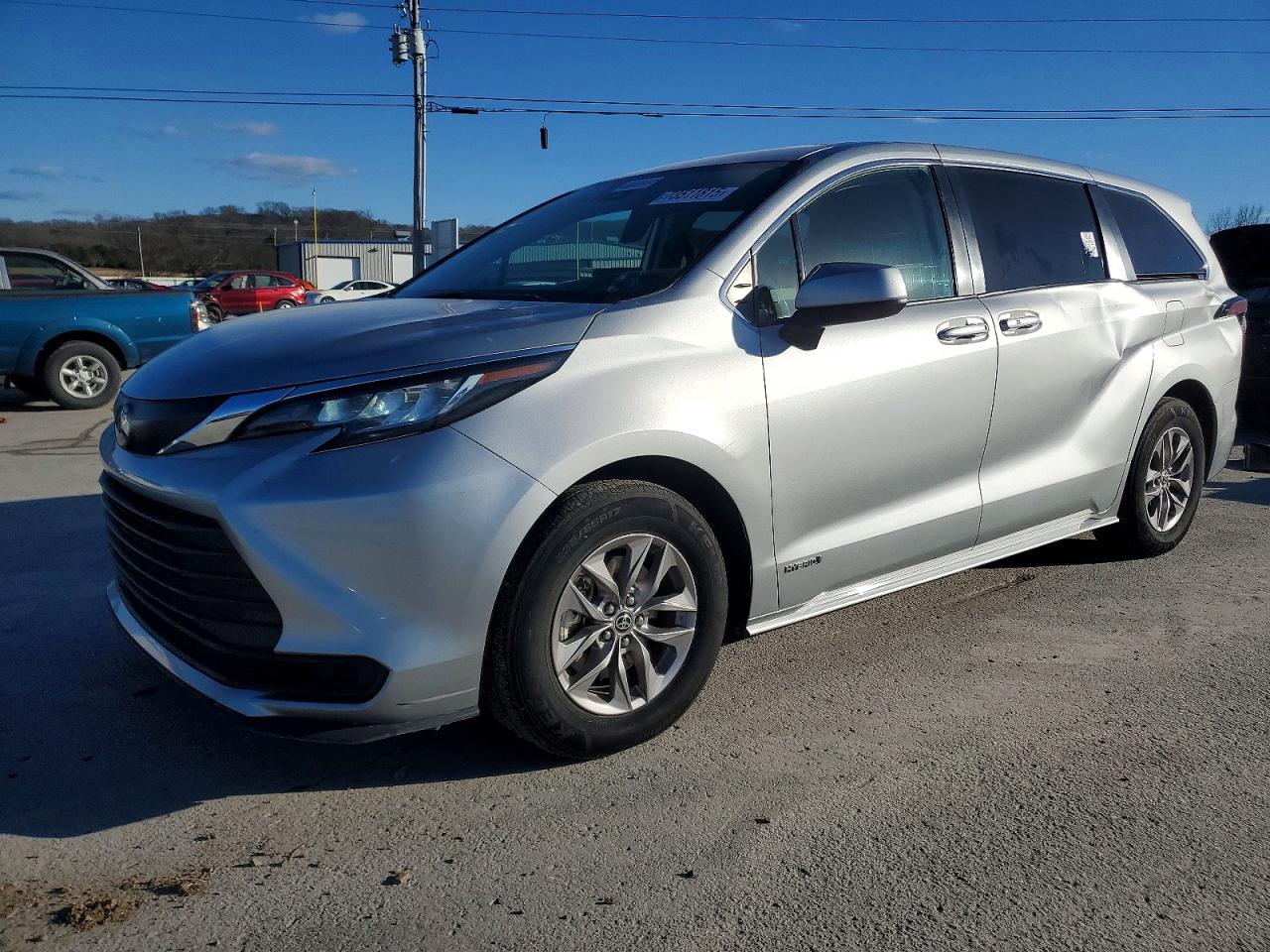 TOYOTA SIENNA LE 2021