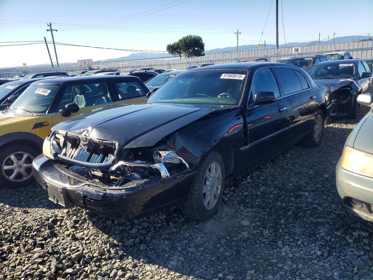 LINCOLN TOWN CAR E 2011