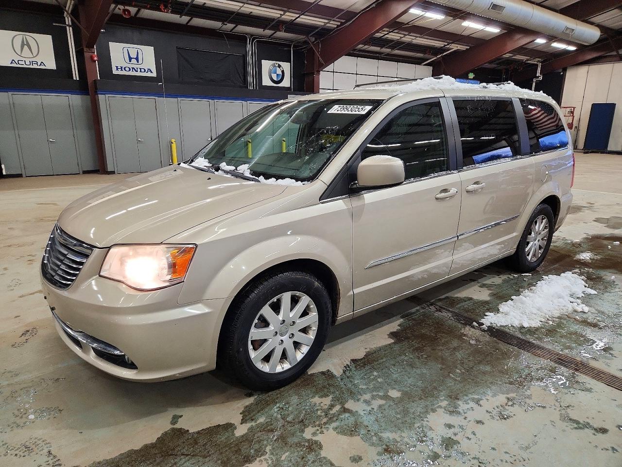CHRYSLER TOWN & COUNTRY 2013