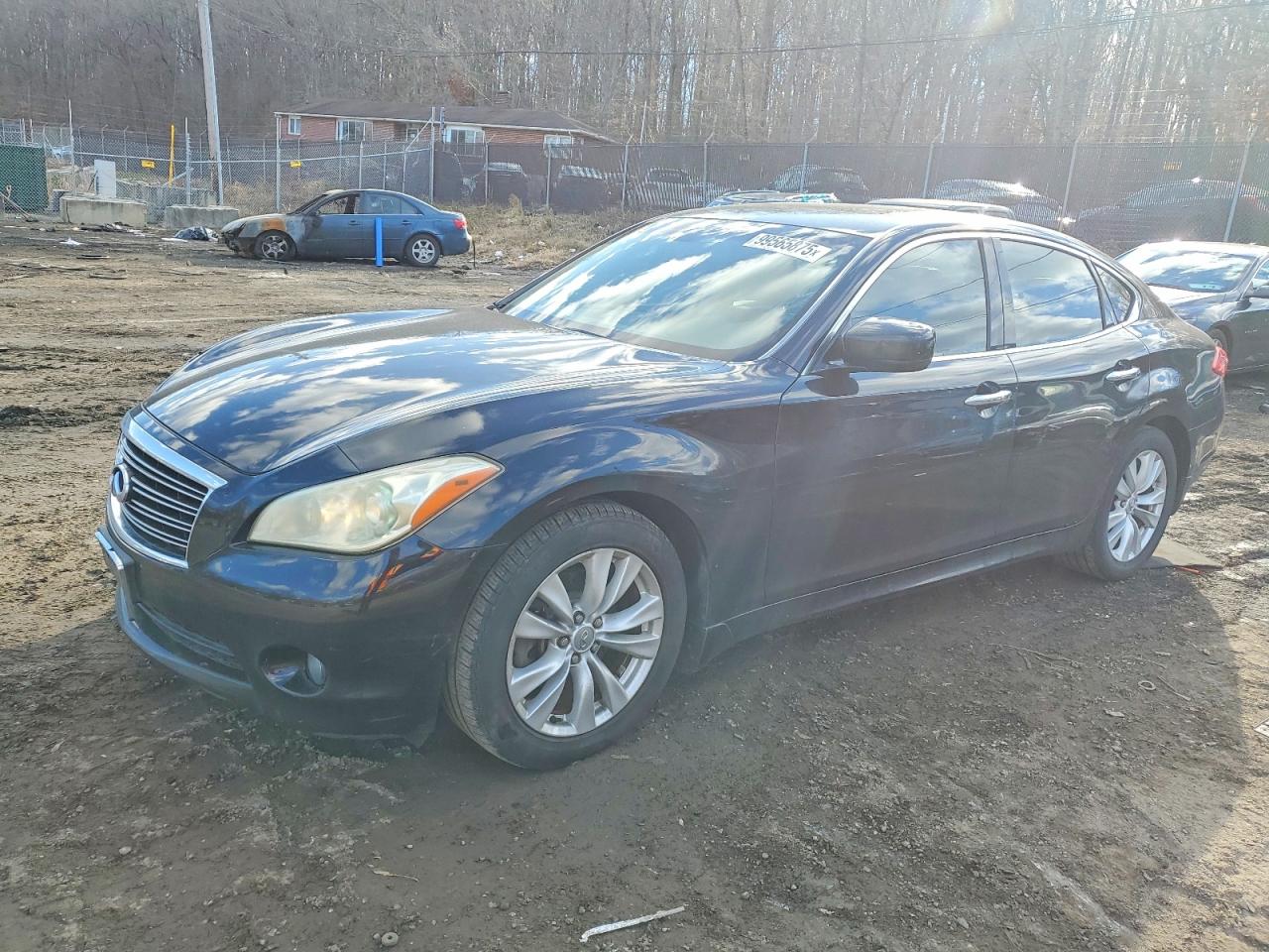 INFINITI M37 2011