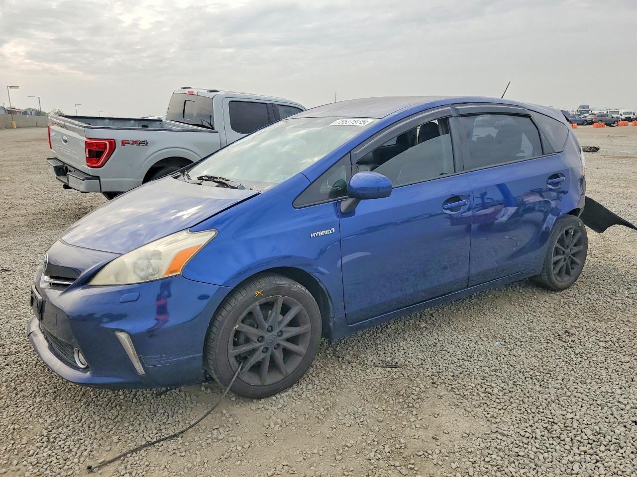TOYOTA PRIUS V 2013