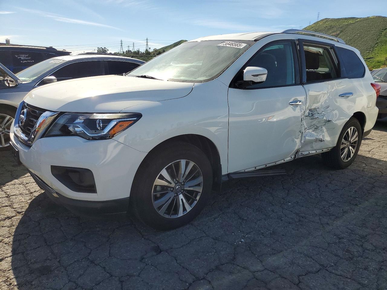 NISSAN PATHFINDER 2017