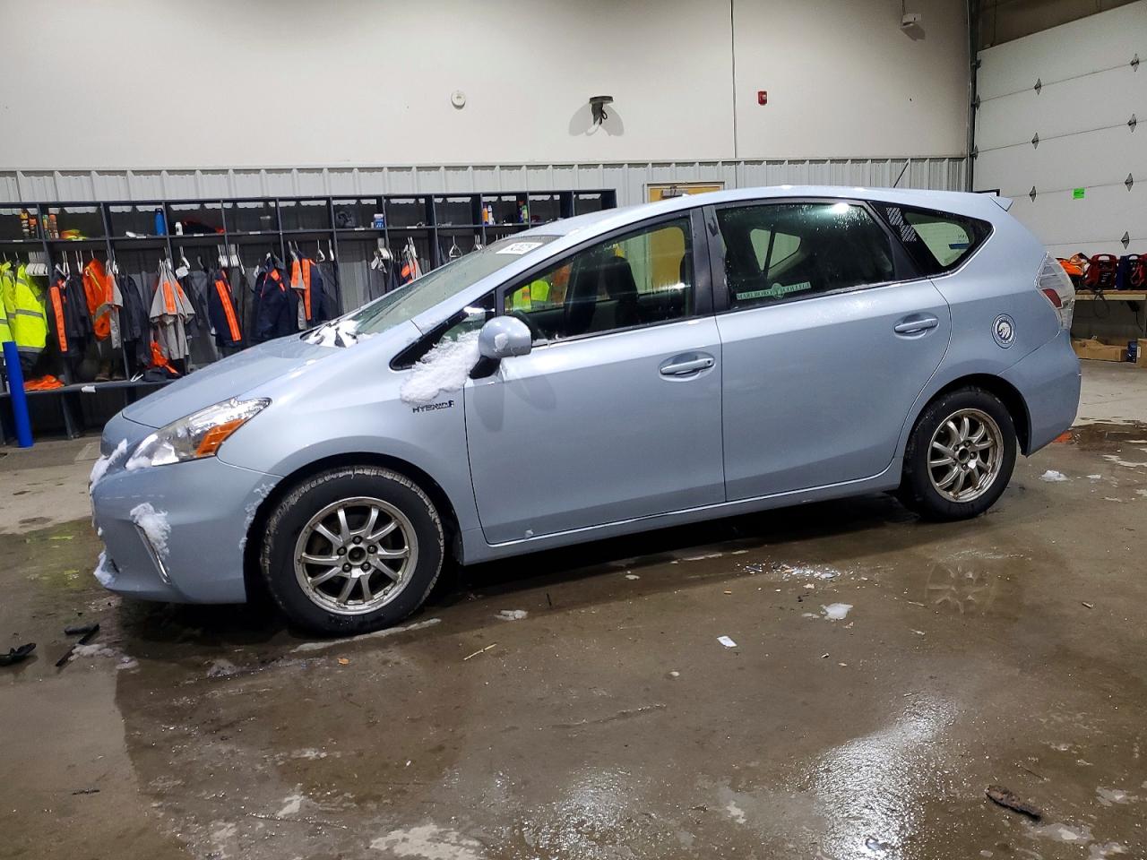 TOYOTA PRIUS V 2014