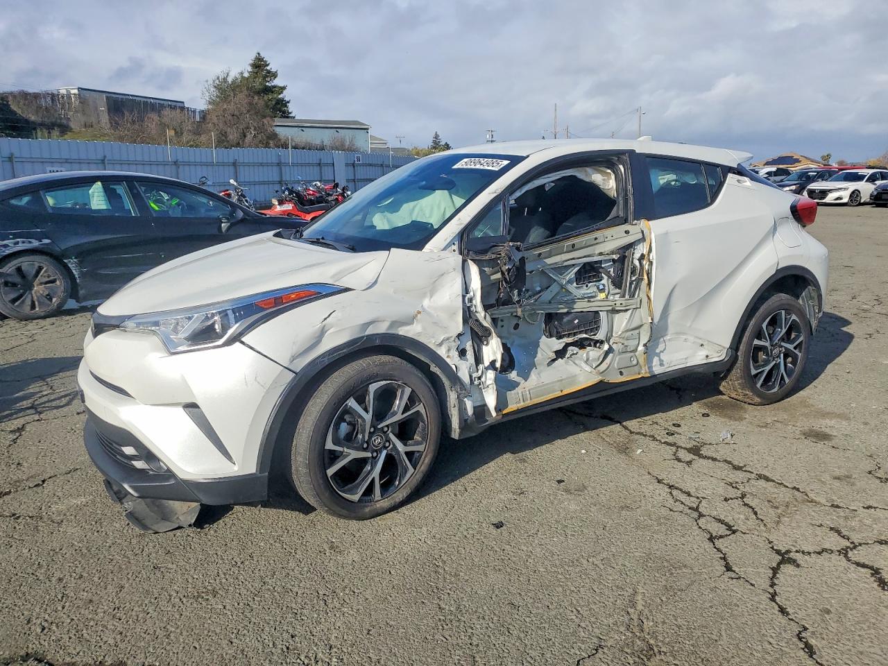 TOYOTA C-HR XLE 2018