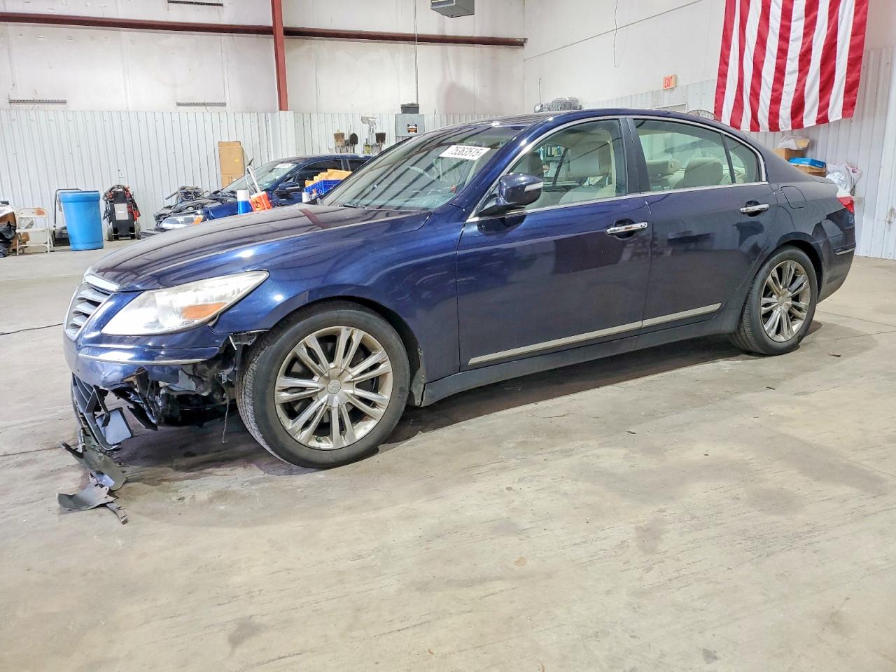 HYUNDAI GENESIS 4. 2011