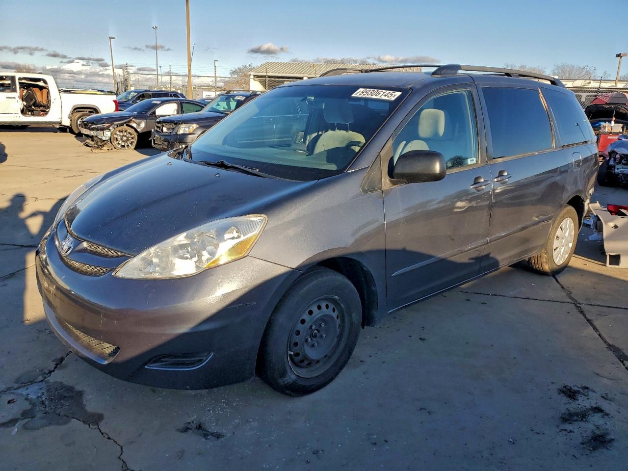 TOYOTA SIENNA CE 2010
