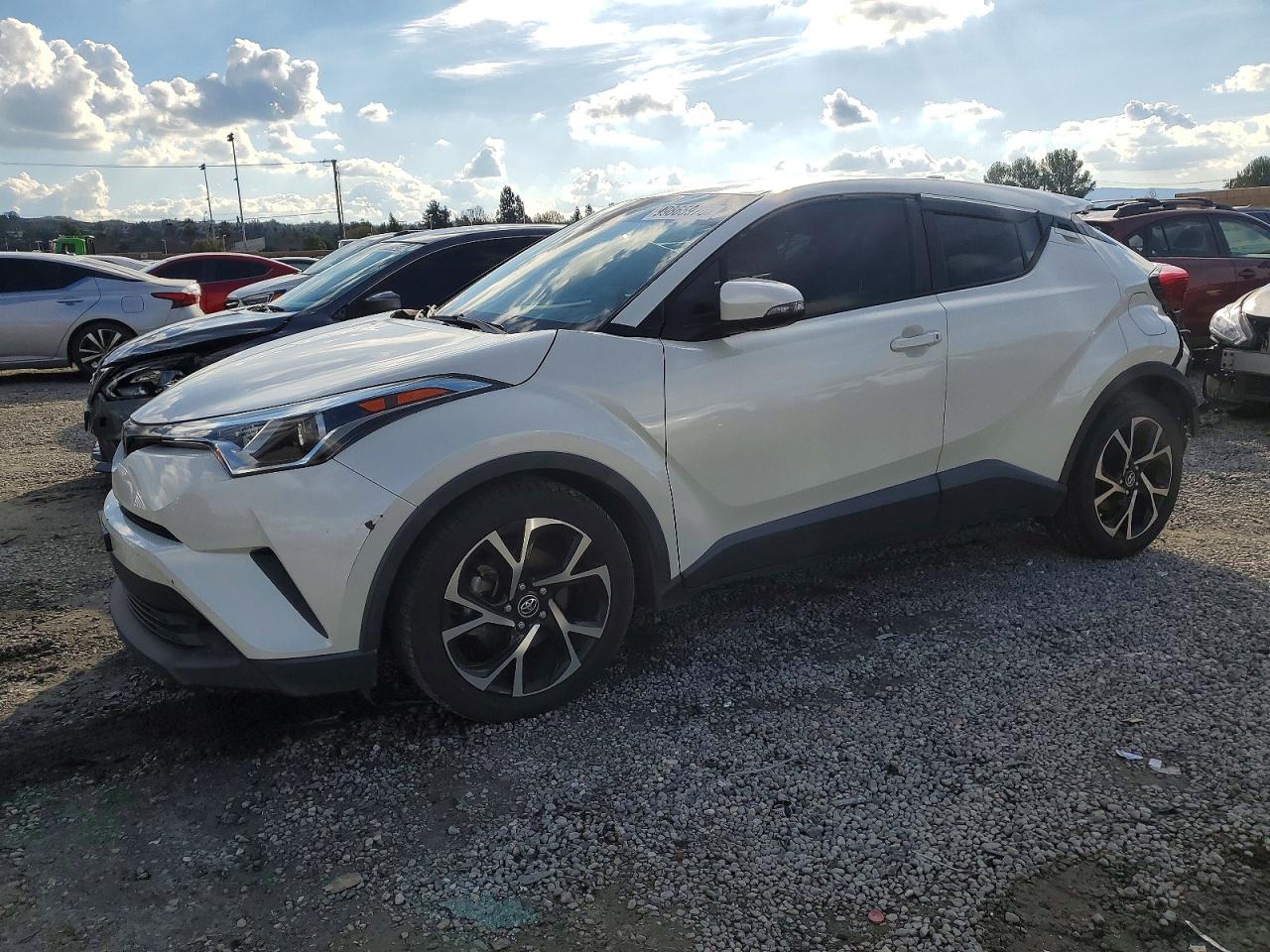 TOYOTA C-HR XLE 2019
