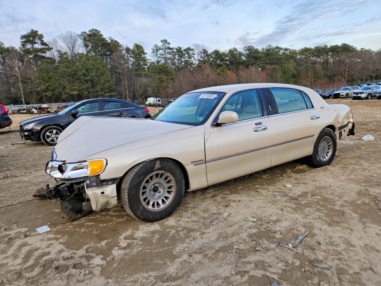 LINCOLN TOWN CAR 2001