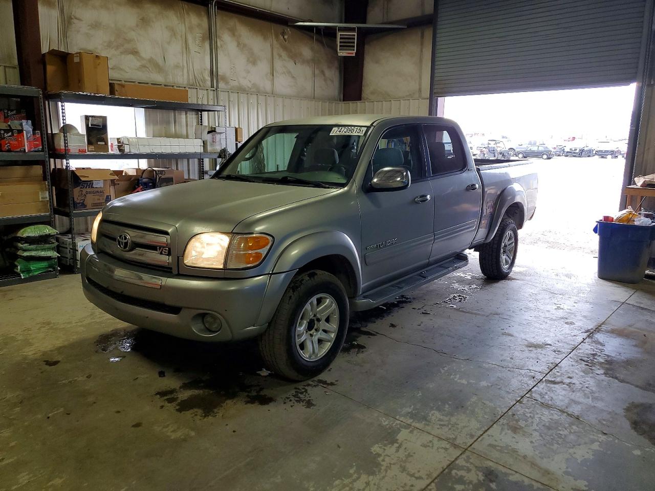 TOYOTA TUNDRA 2004