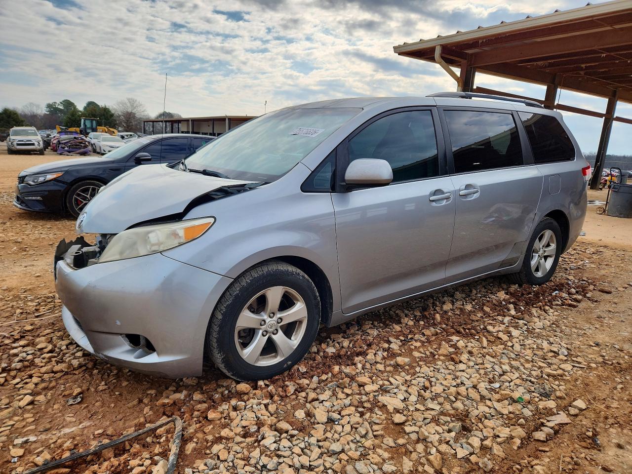 TOYOTA SIENNA 2011