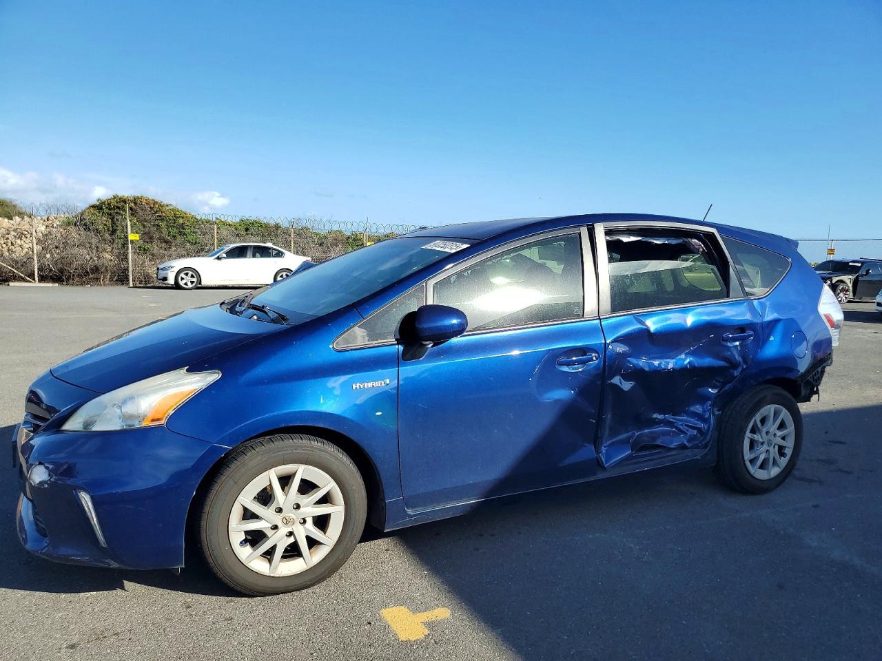 TOYOTA PRIUS V 2013