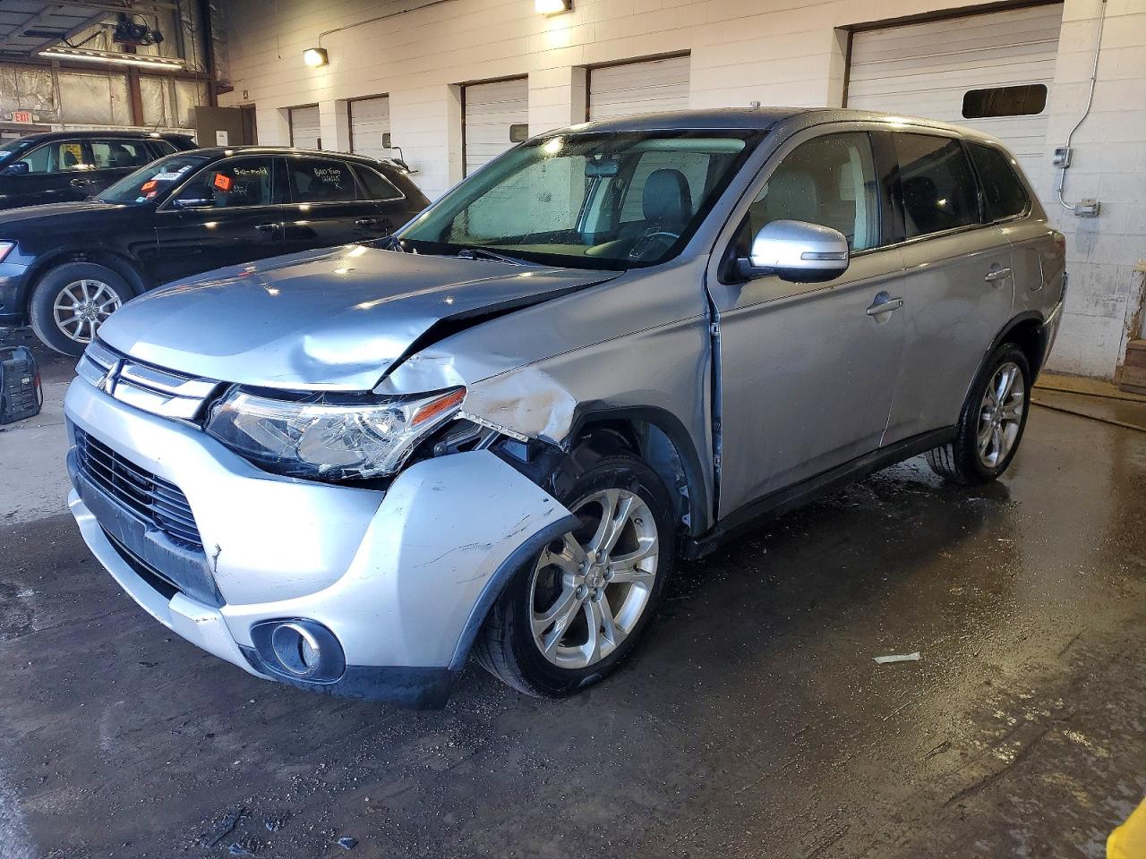 MITSUBISHI OUTLANDER 2015