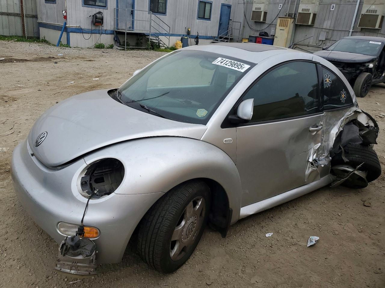 VOLKSWAGEN NEW BEETLE 2000