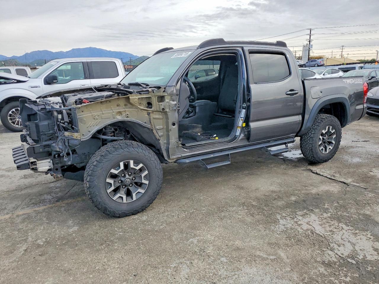 TOYOTA TACOMA 2017