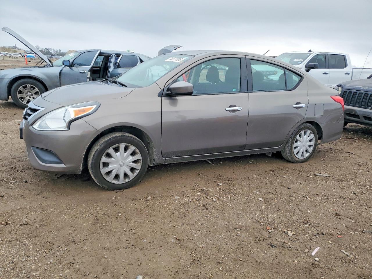 NISSAN VERSA 2016