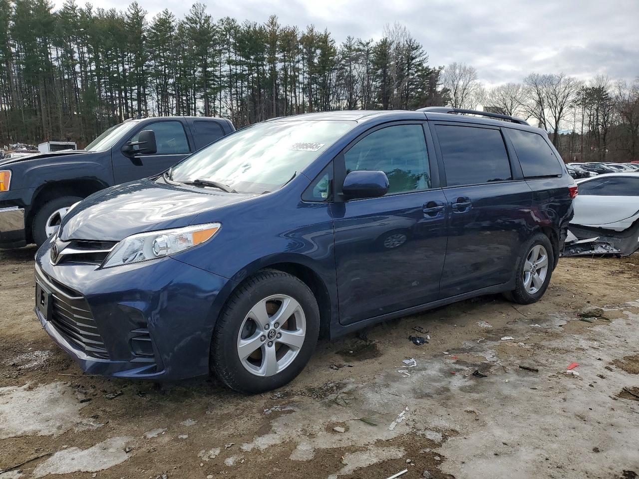 TOYOTA SIENNA 2019
