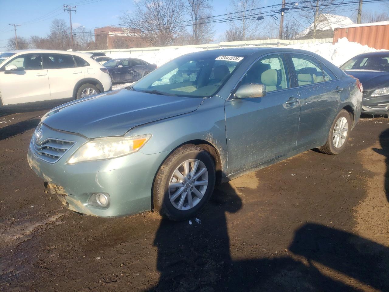 TOYOTA CAMRY 2011