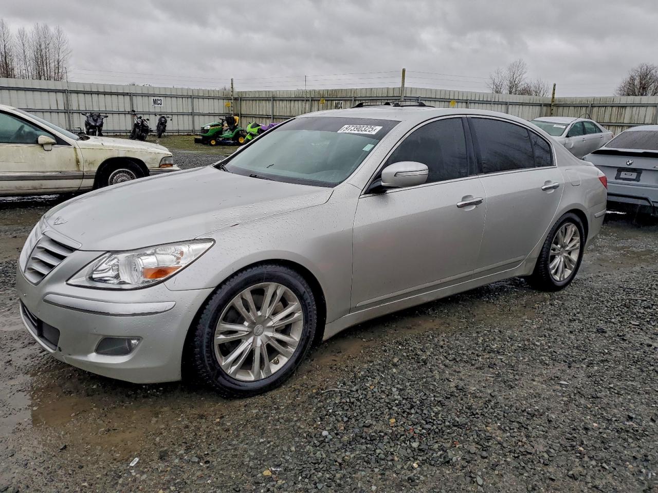 HYUNDAI GENESIS 3. 2010