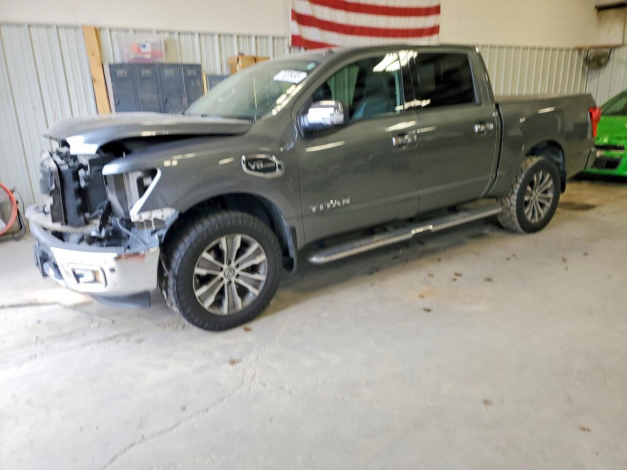 NISSAN TITAN 2017