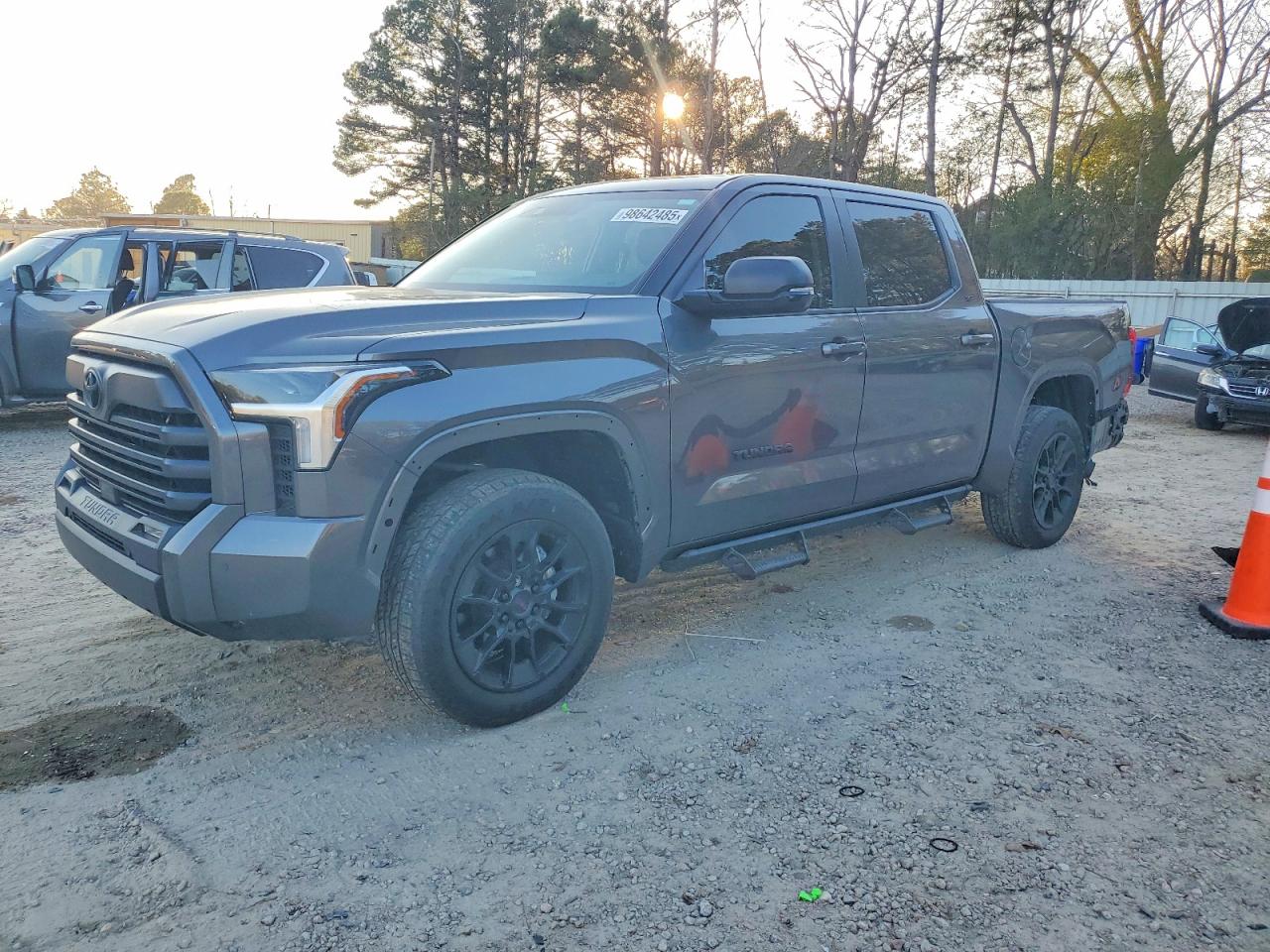 TOYOTA TUNDRA 2024