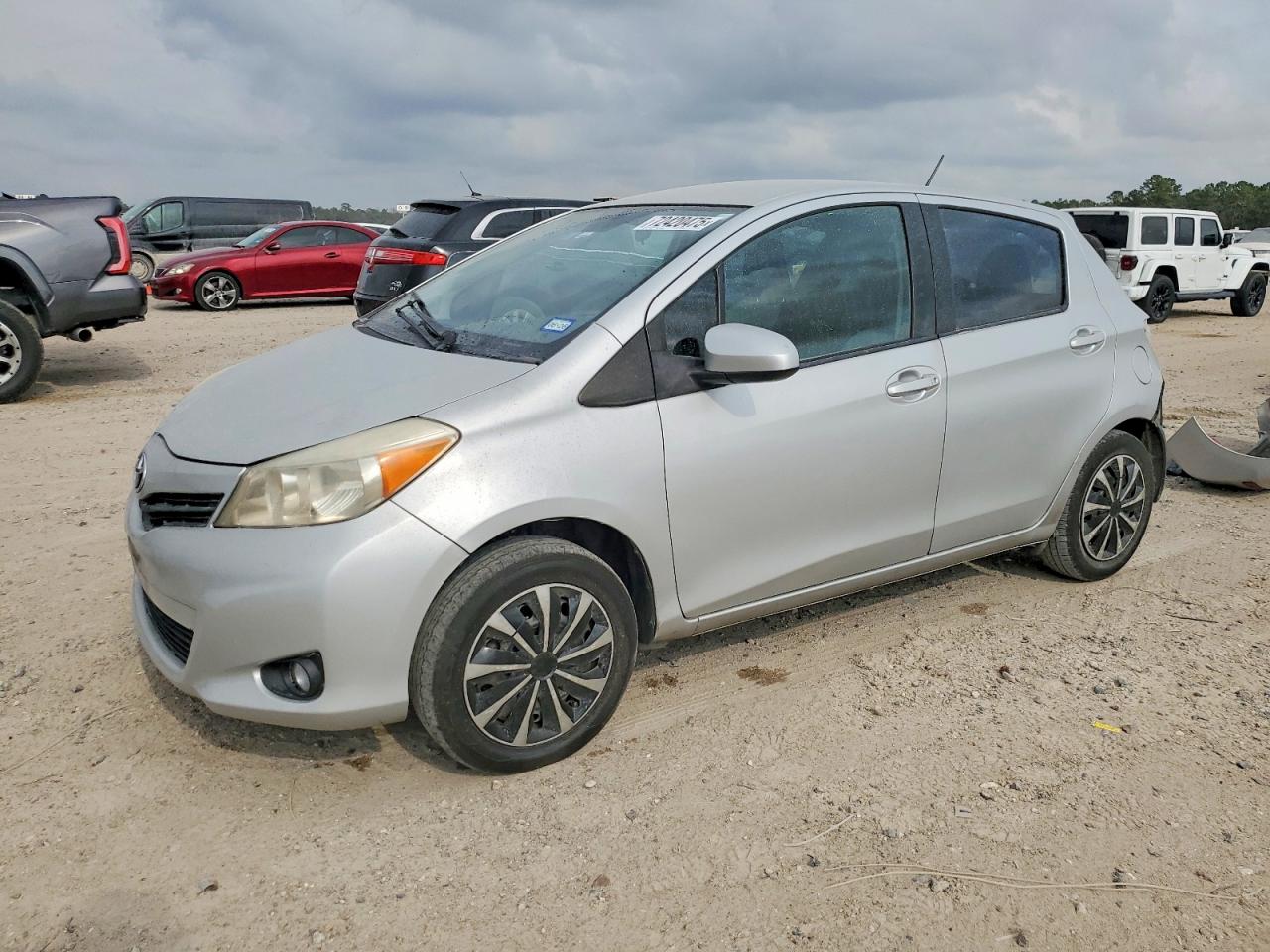 TOYOTA YARIS 2012