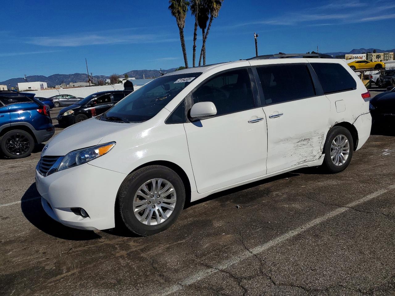 TOYOTA SIENNA 2014