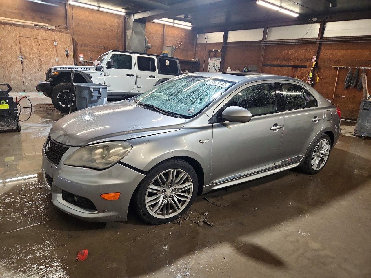 SUZUKI KIZASHI 2013