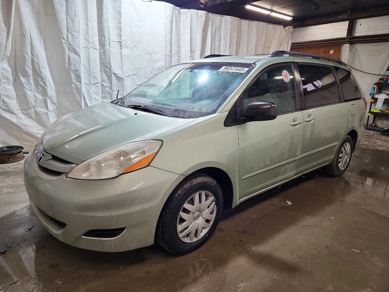 TOYOTA SIENNA CE 2009