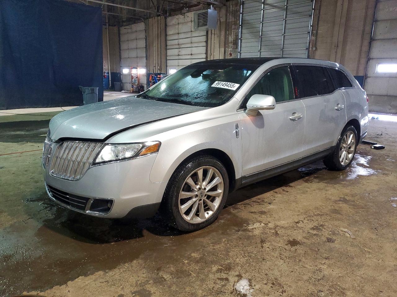 LINCOLN MKT 2011
