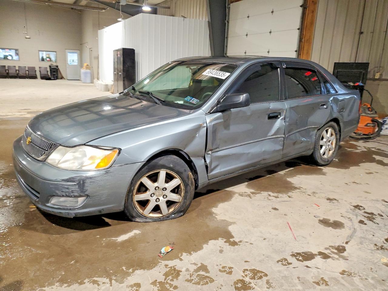 TOYOTA AVALON 2001