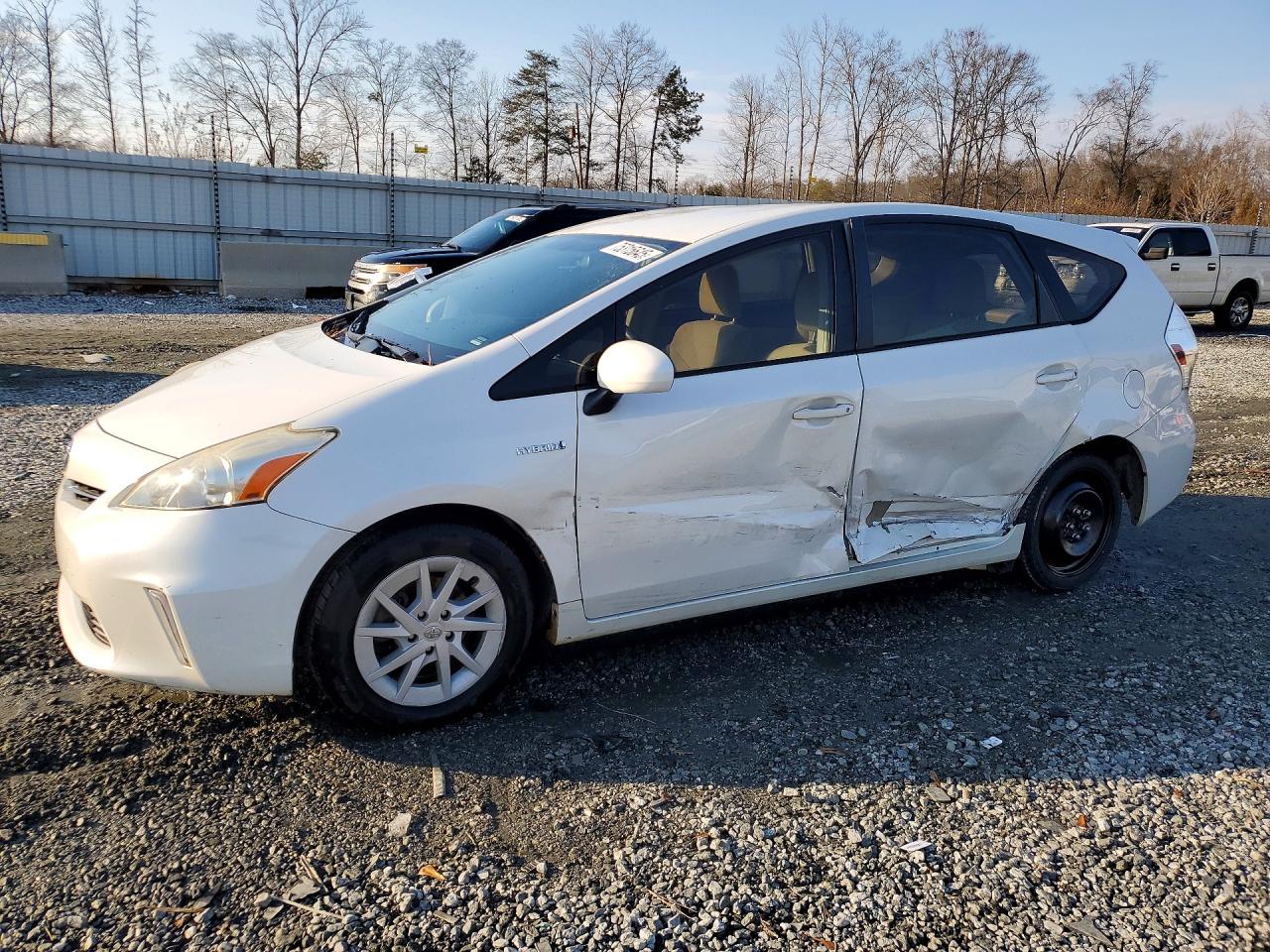 TOYOTA PRIUS V 2013