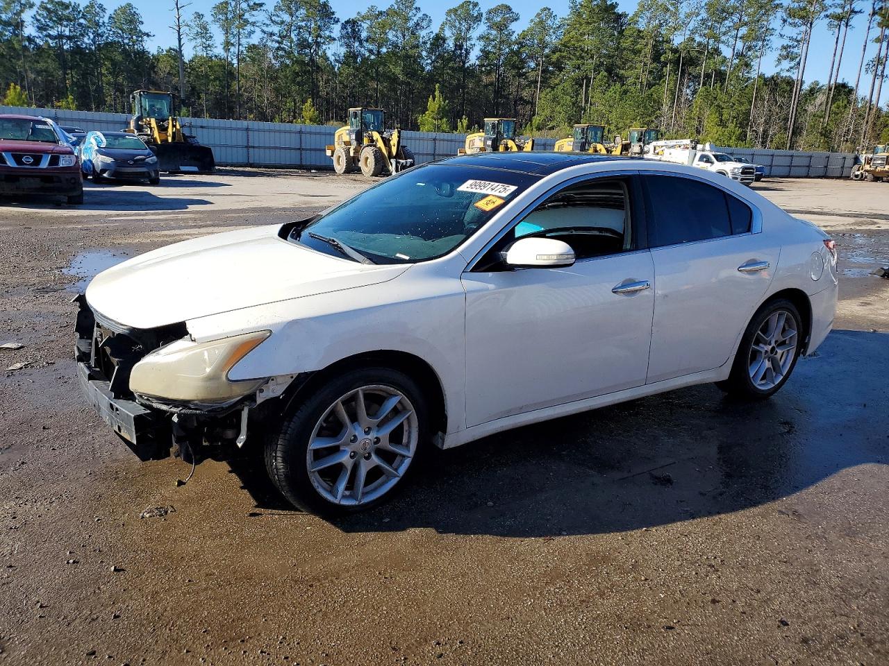 NISSAN MAXIMA 2010