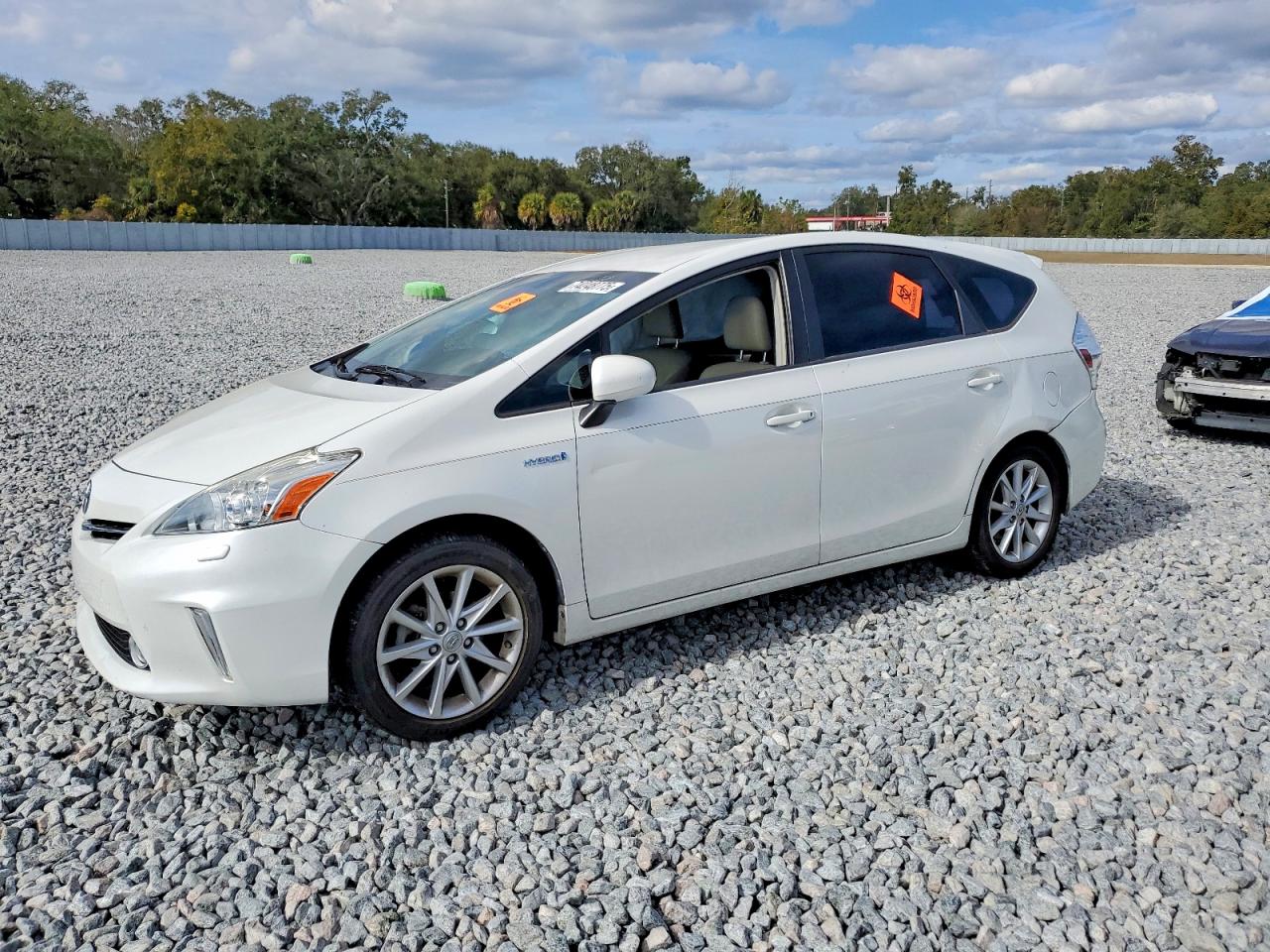 TOYOTA PRIUS V 2014