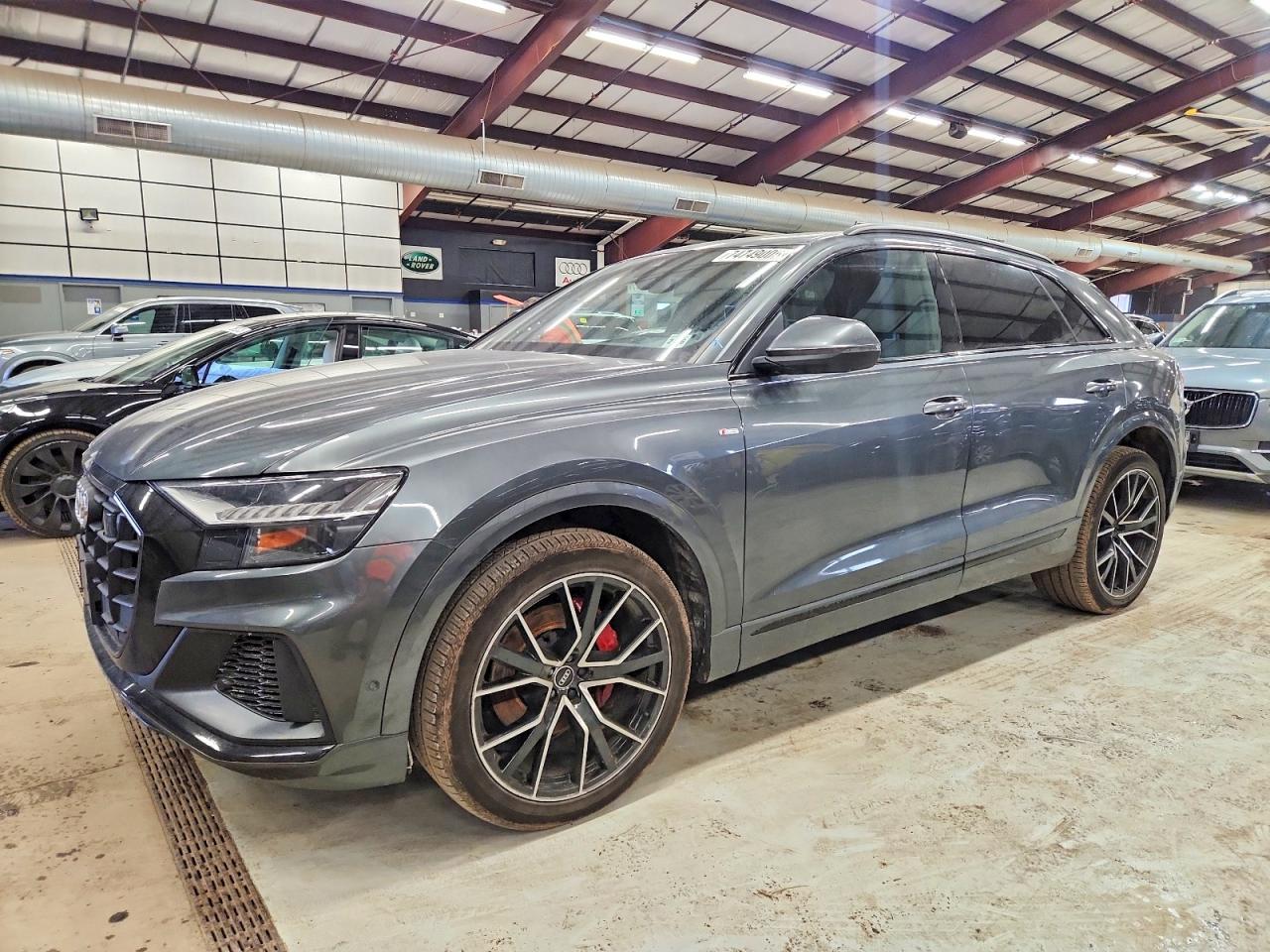 AUDI Q8 2021