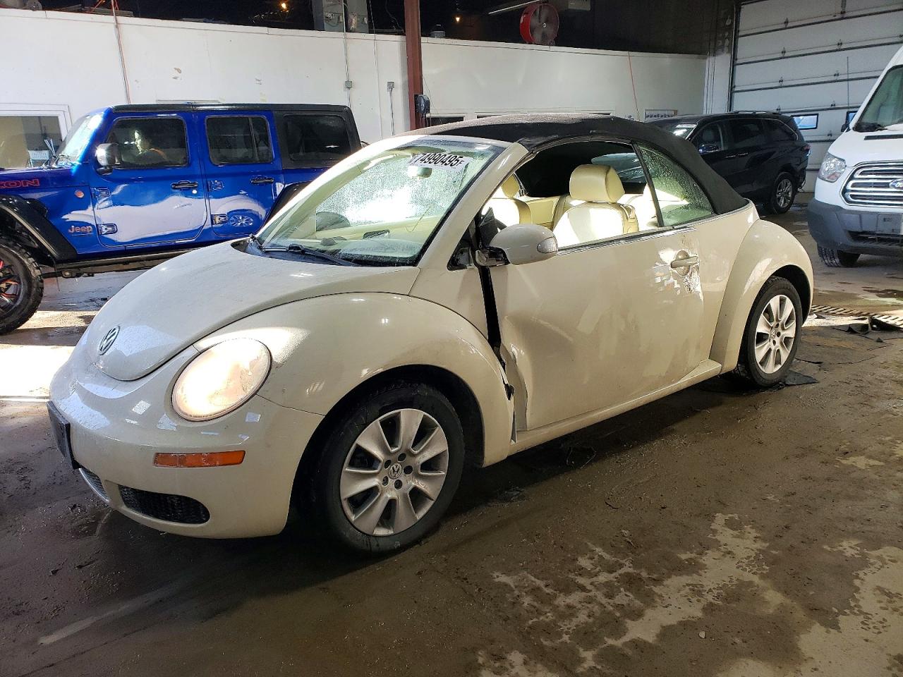 VOLKSWAGEN NEW BEETLE 2010