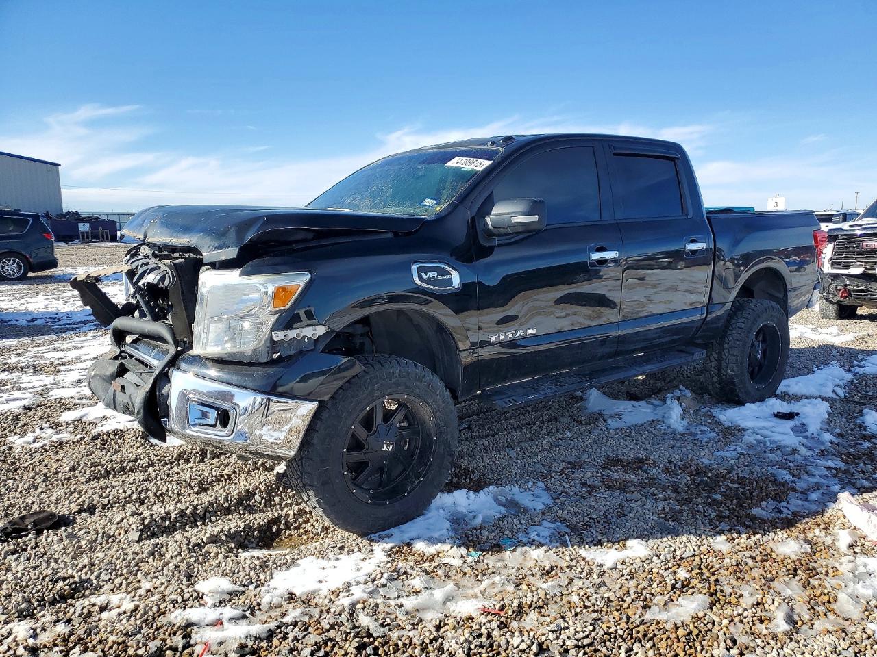 NISSAN TITAN 2017