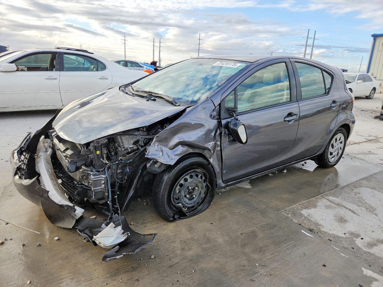 TOYOTA PRIUS C 2016