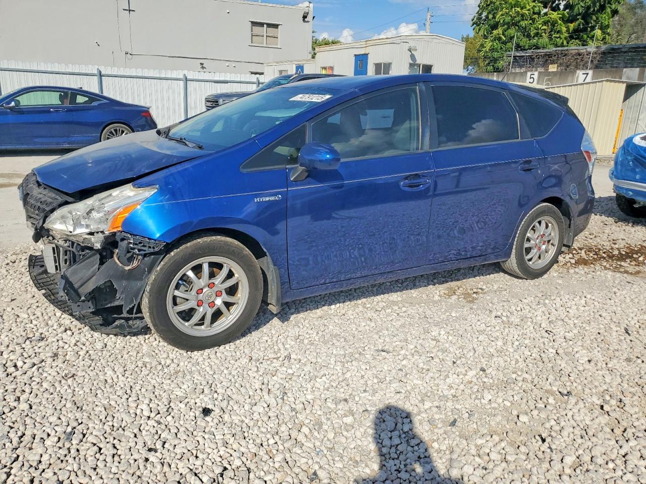 TOYOTA PRIUS V 2013