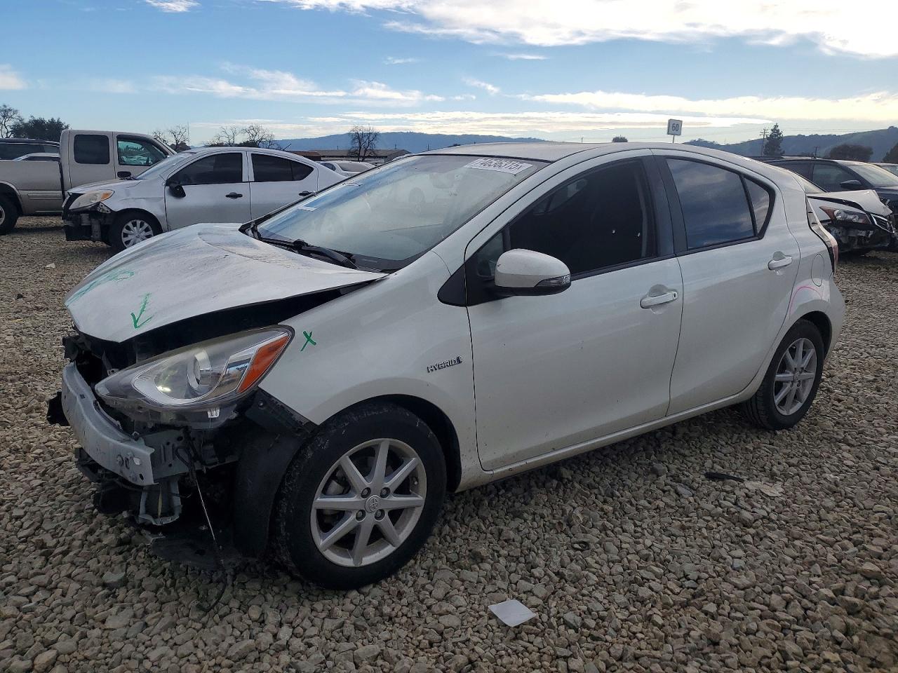 TOYOTA PRIUS C 2015