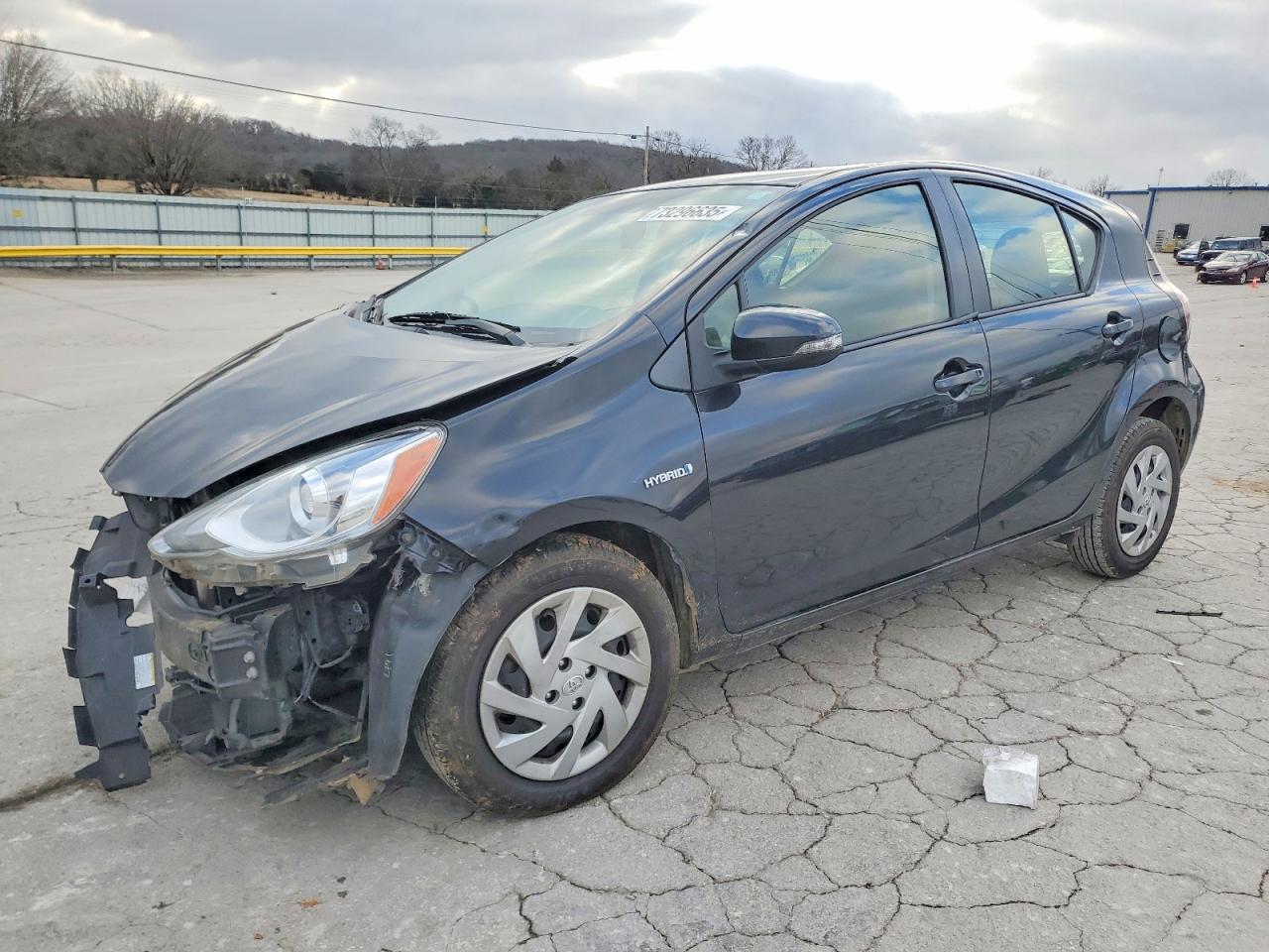 TOYOTA PRIUS C 2015