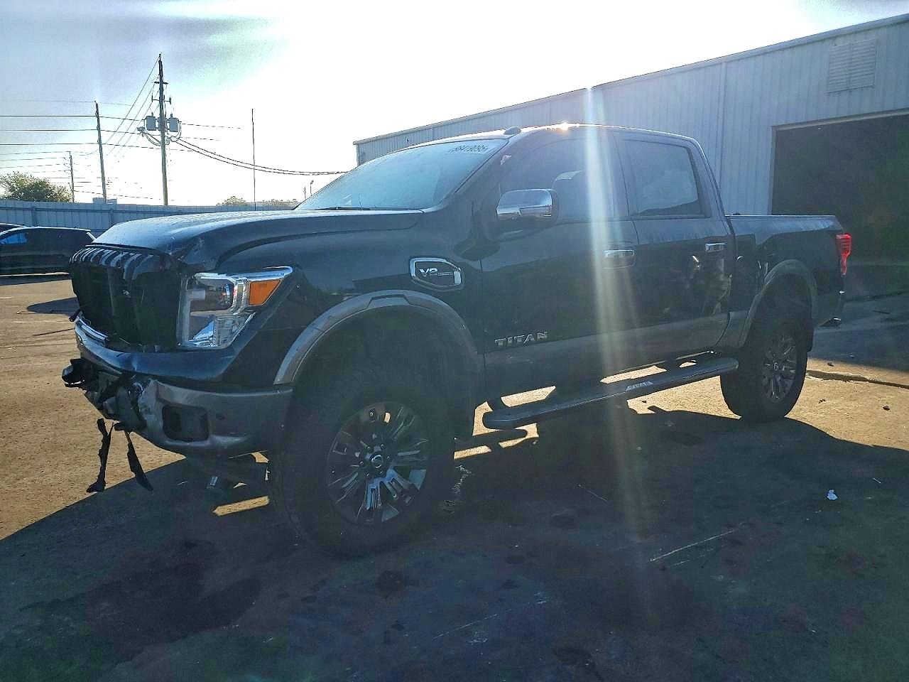 NISSAN TITAN 2017