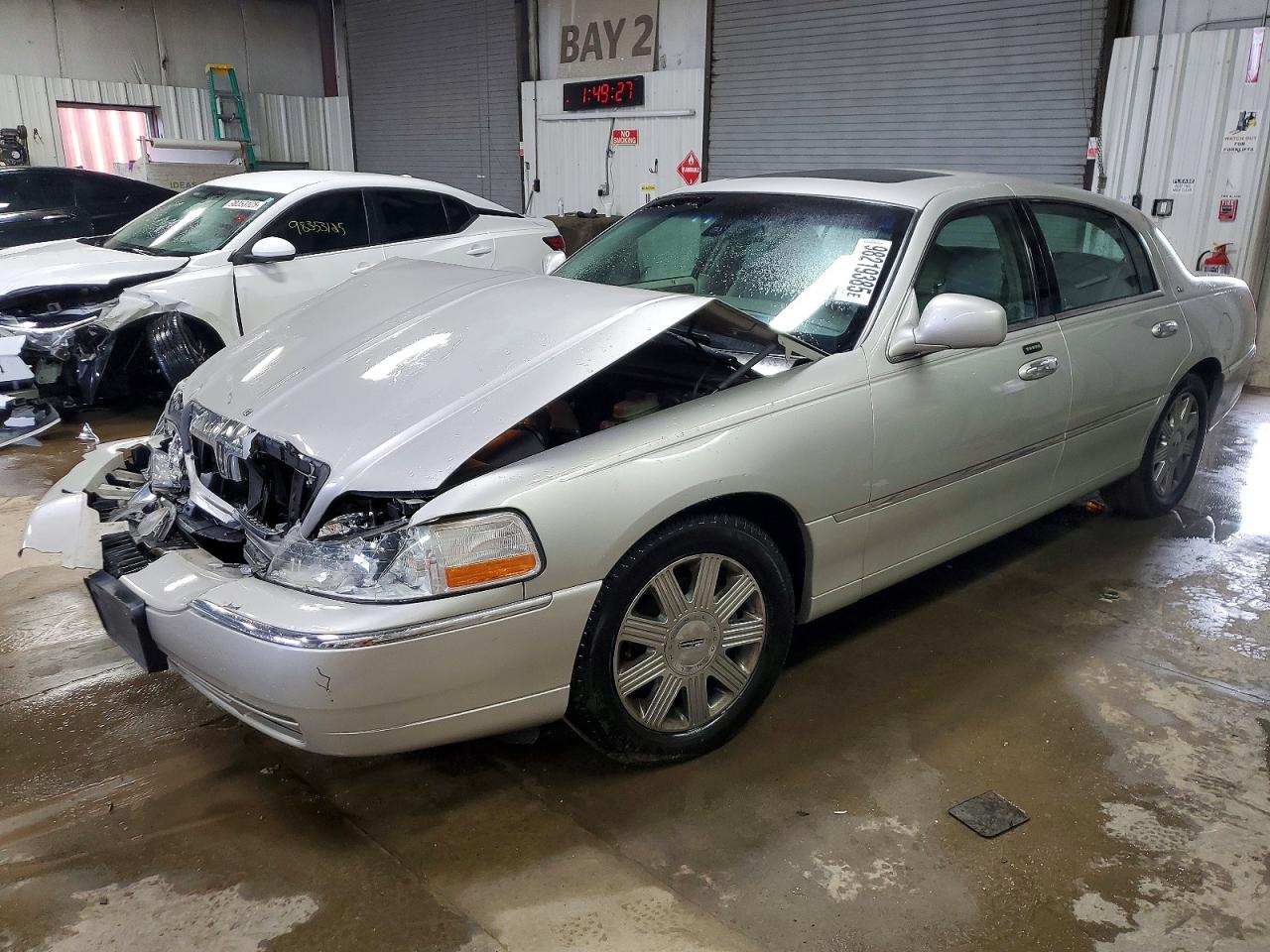 LINCOLN TOWN CAR 2003