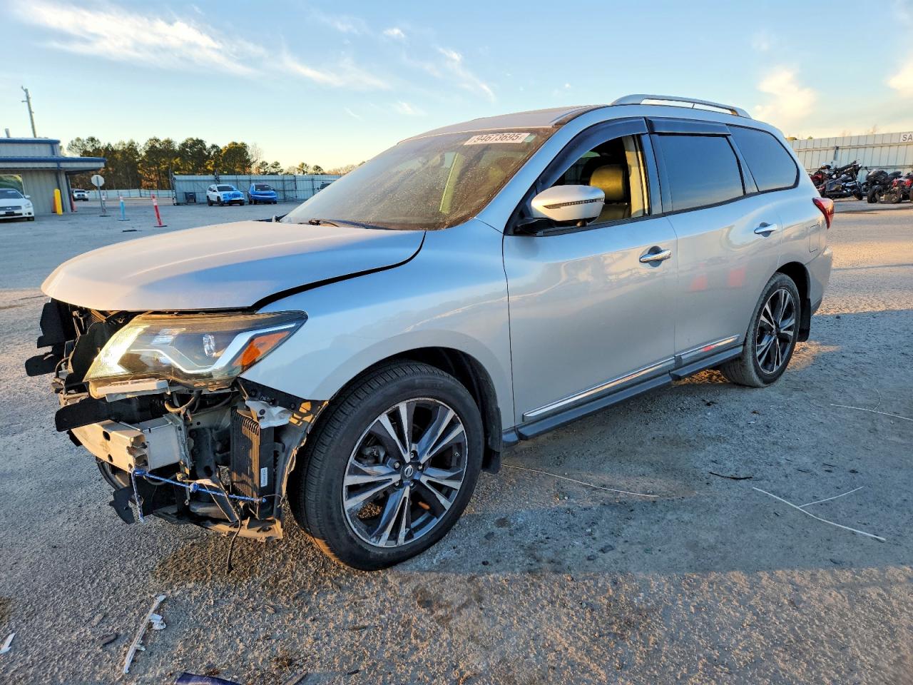 NISSAN PATHFINDER 2017