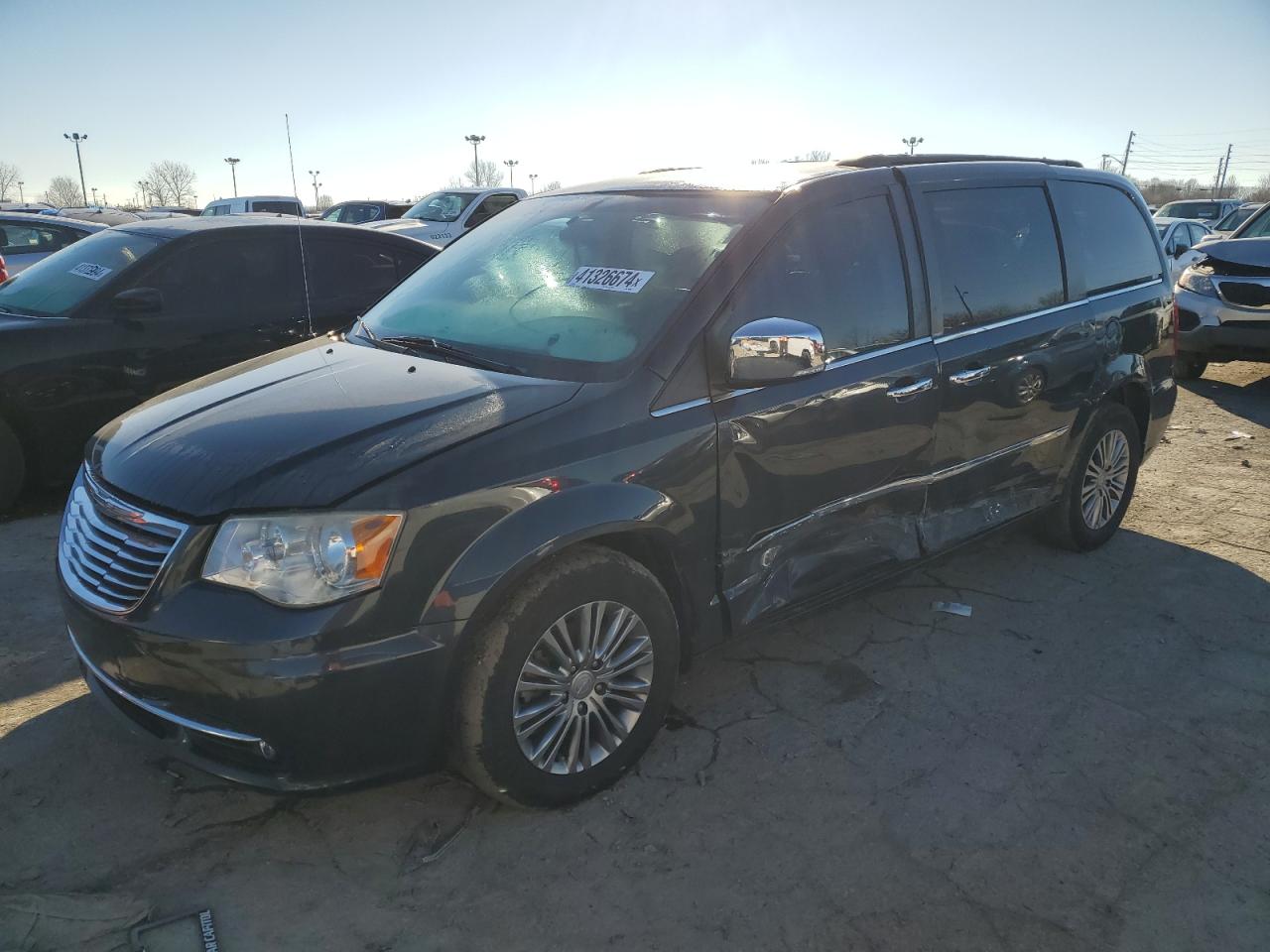 CHRYSLER TOWN & COUNTRY 2014