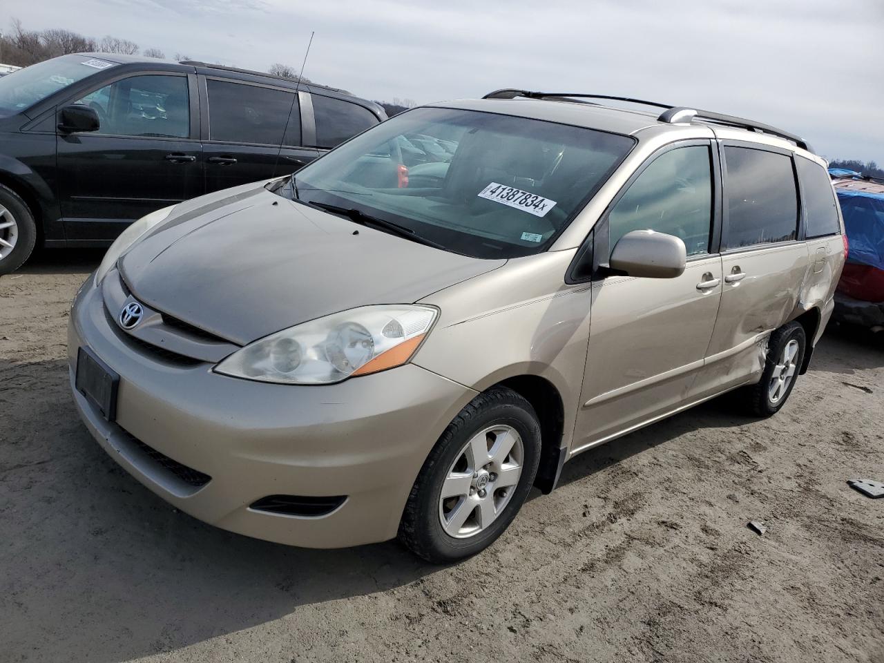 TOYOTA SIENNA XLE 2009