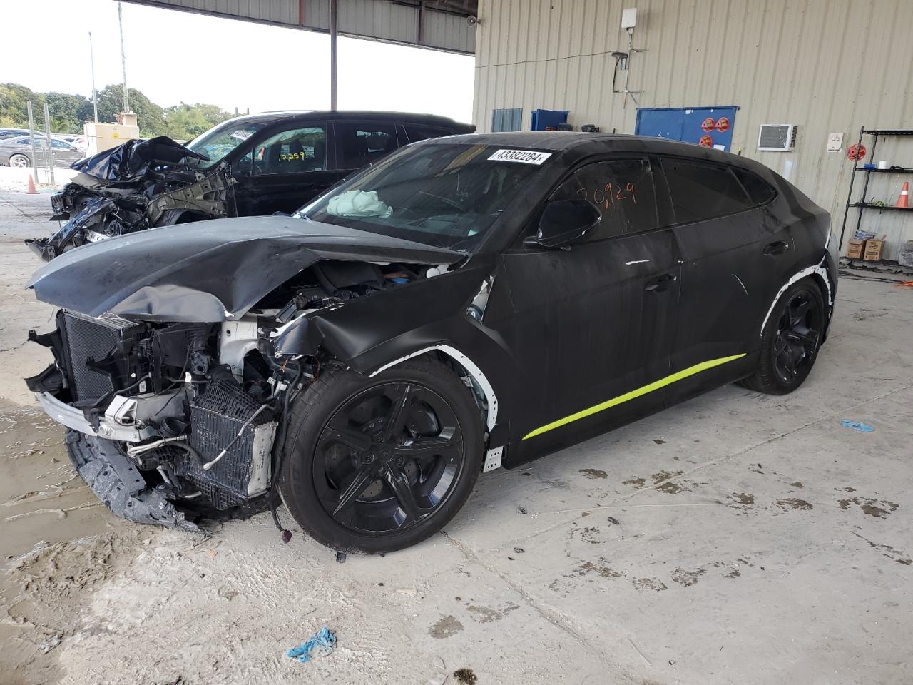 LAMBORGHINI URUS 2021