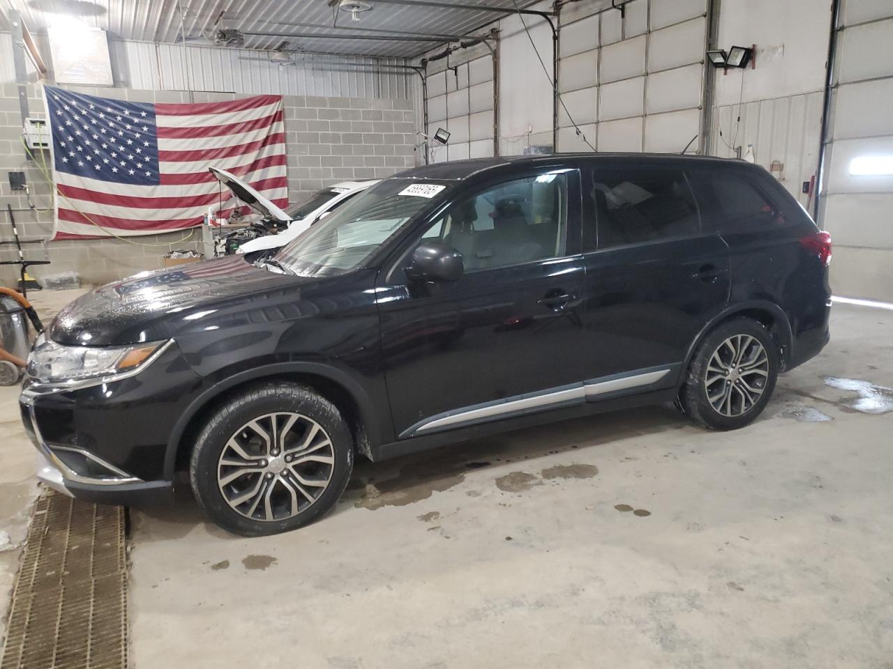 MITSUBISHI OUTLANDER 2016