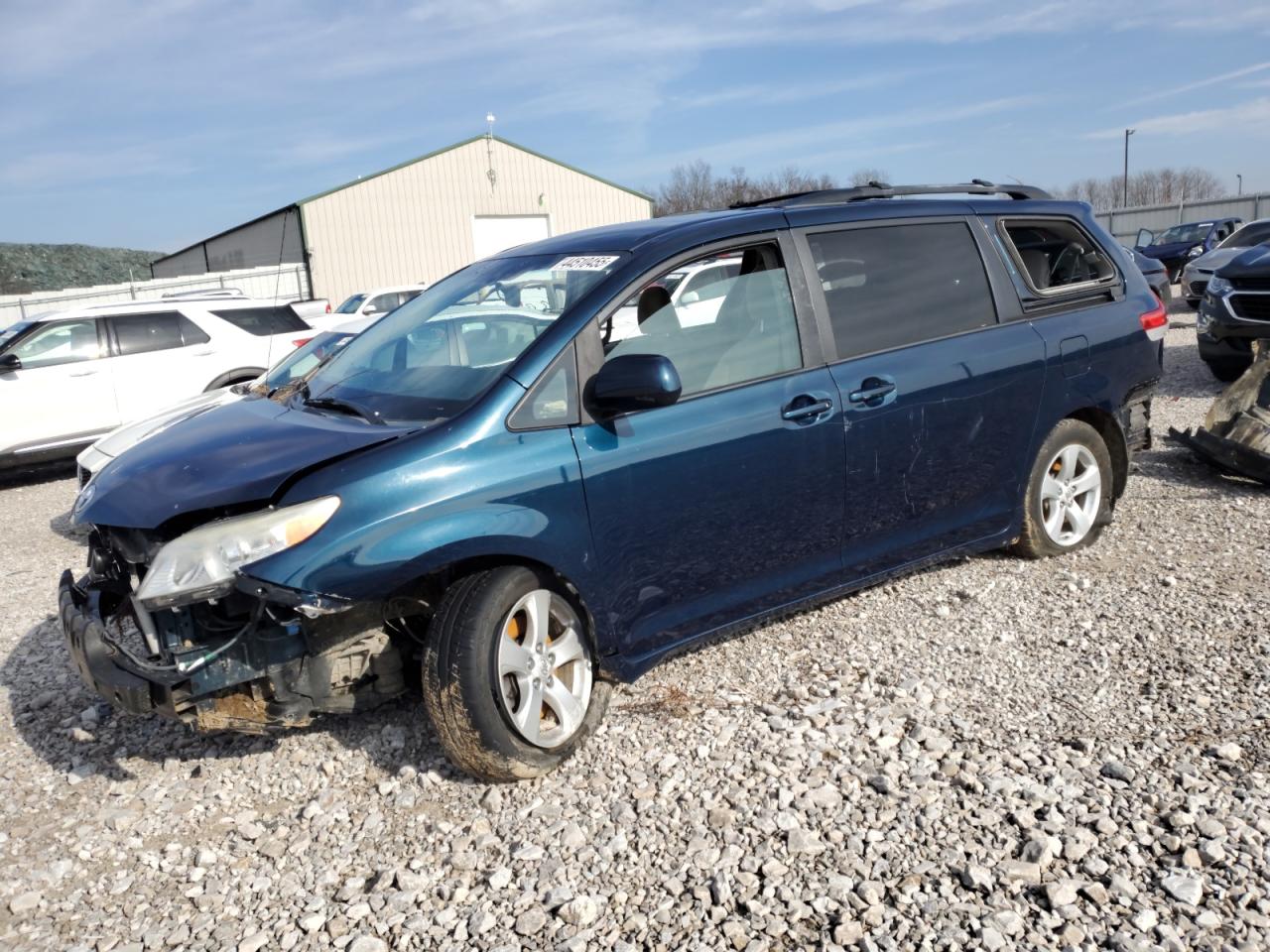 TOYOTA SIENNA LE 2012