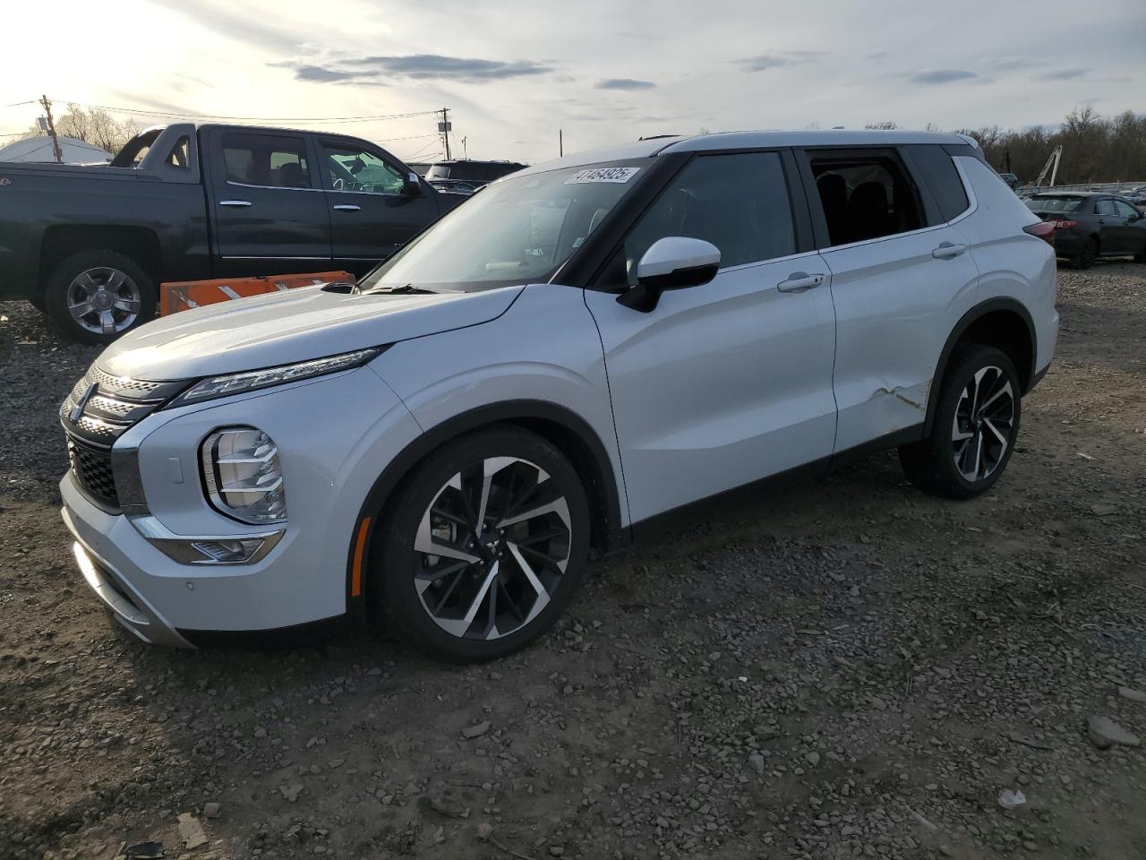 MITSUBISHI OUTLANDER 2023
